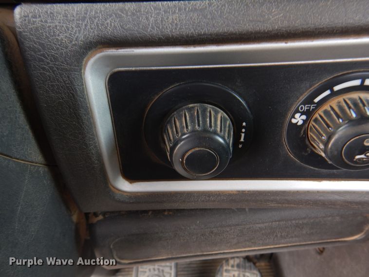 image for item DK8067 2011 Kenworth W900  semi truck