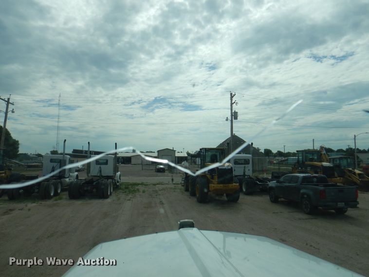 image for item DK8067 2011 Kenworth W900  semi truck