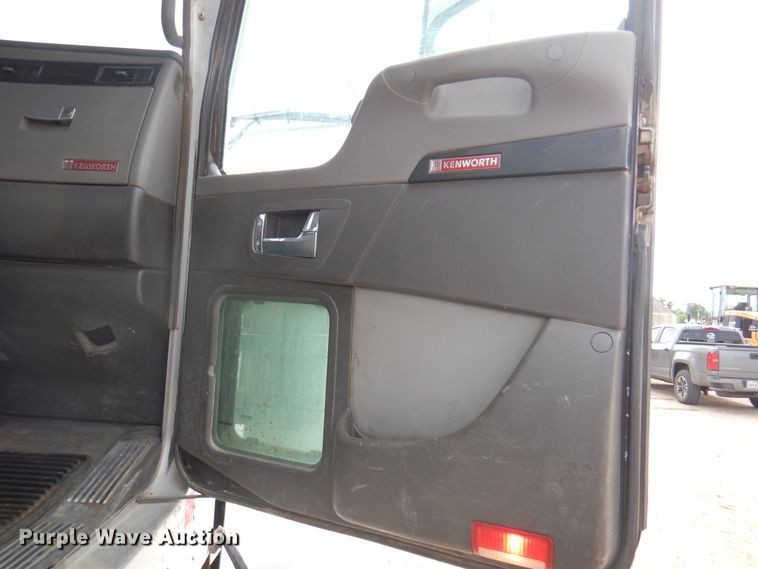 image for item DK8067 2011 Kenworth W900  semi truck