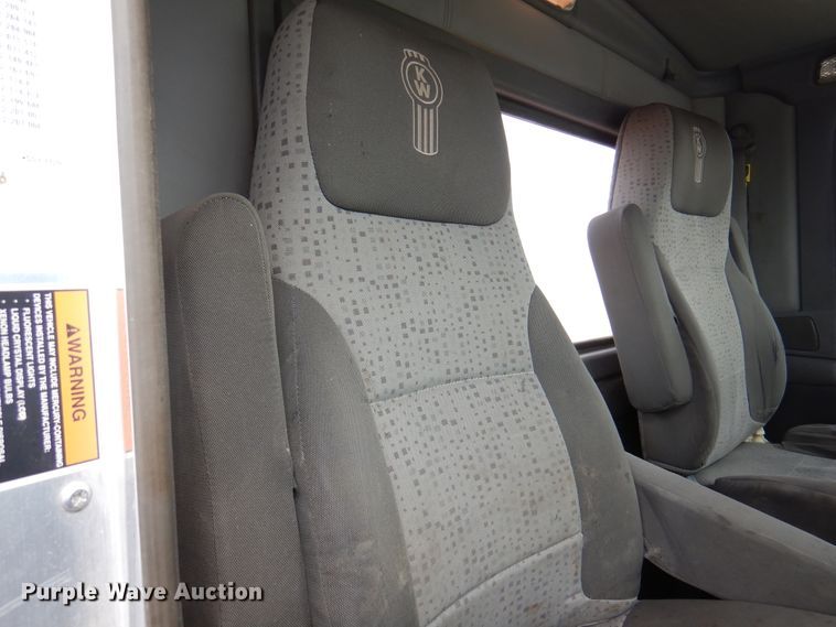 image for item DK8067 2011 Kenworth W900  semi truck