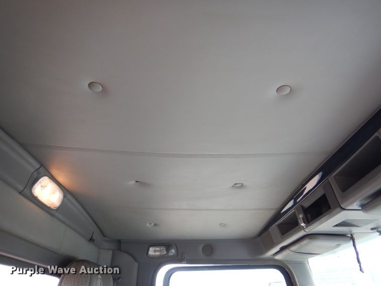 image for item DK8067 2011 Kenworth W900  semi truck