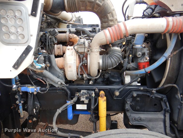 image for item DK8067 2011 Kenworth W900  semi truck