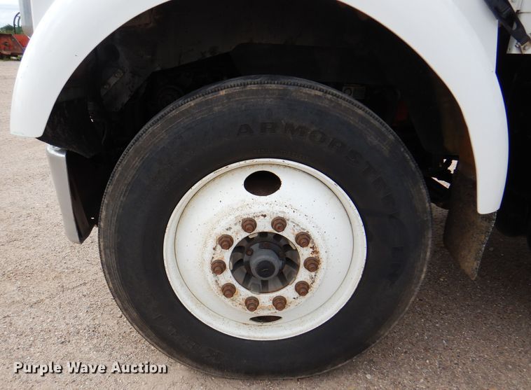 image for item DK8067 2011 Kenworth W900  semi truck