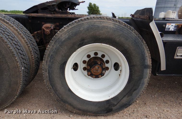 image for item DK8067 2011 Kenworth W900  semi truck