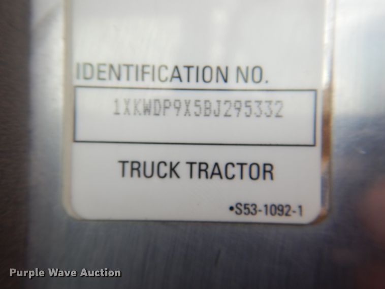 image for item DK8067 2011 Kenworth W900  semi truck