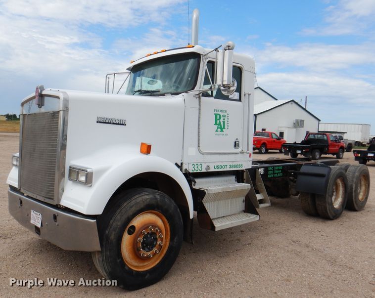 image for item DK8069 2005 Kenworth W900  semi truck
