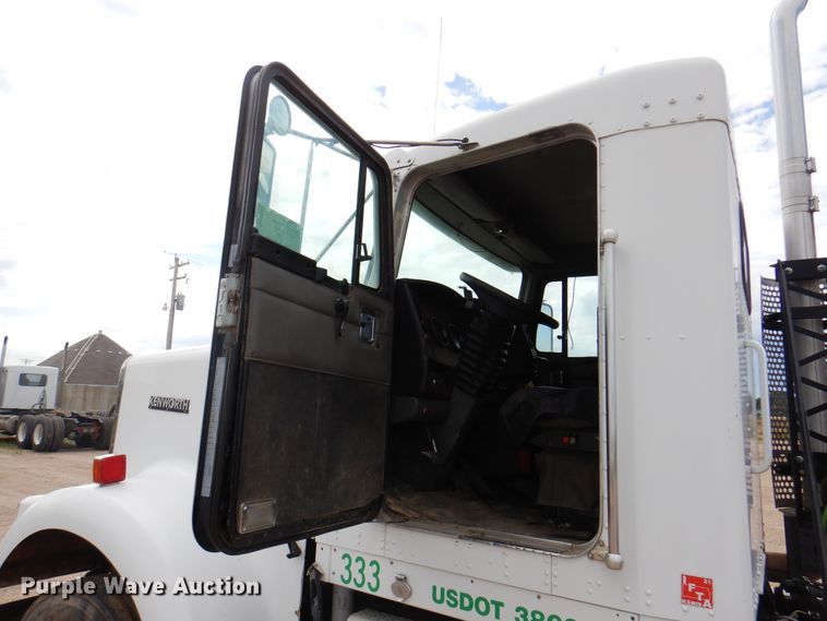 image for item DK8069 2005 Kenworth W900  semi truck