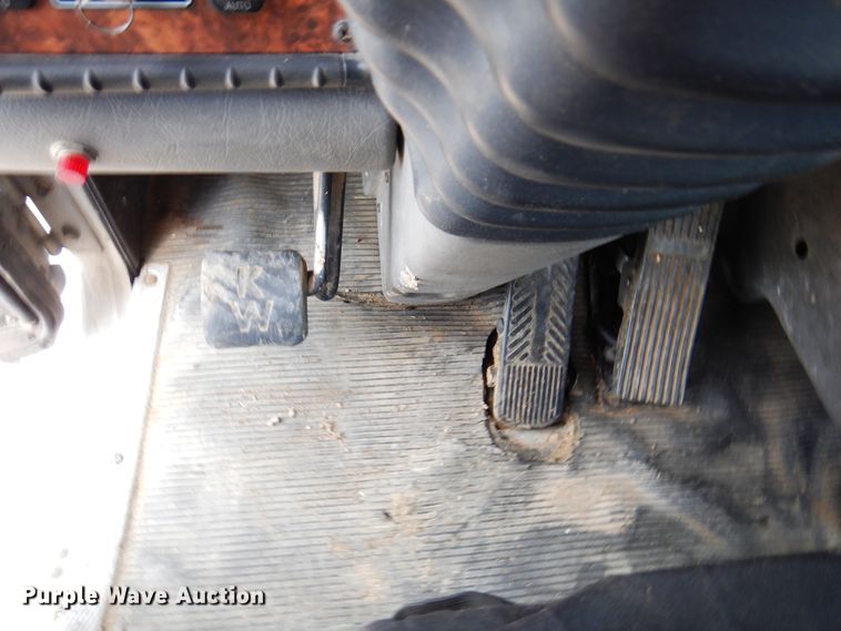 image for item DK8069 2005 Kenworth W900  semi truck