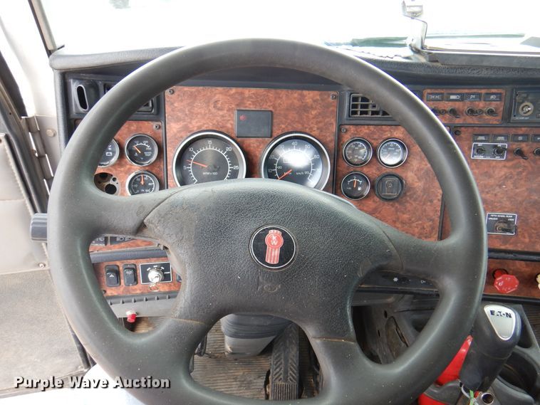 image for item DK8069 2005 Kenworth W900  semi truck