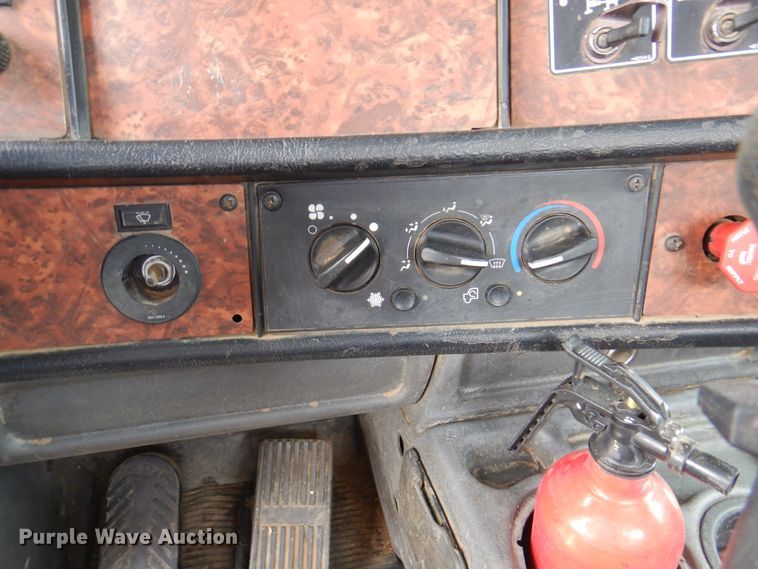 image for item DK8069 2005 Kenworth W900  semi truck