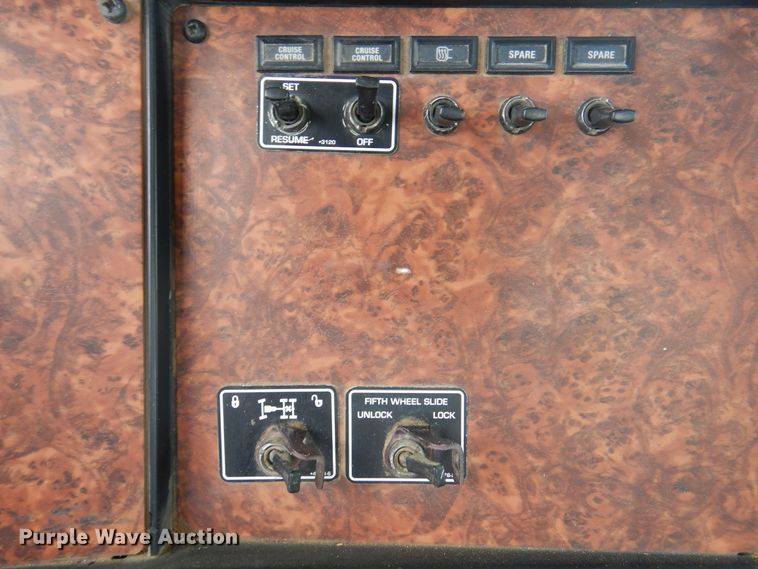 image for item DK8069 2005 Kenworth W900  semi truck