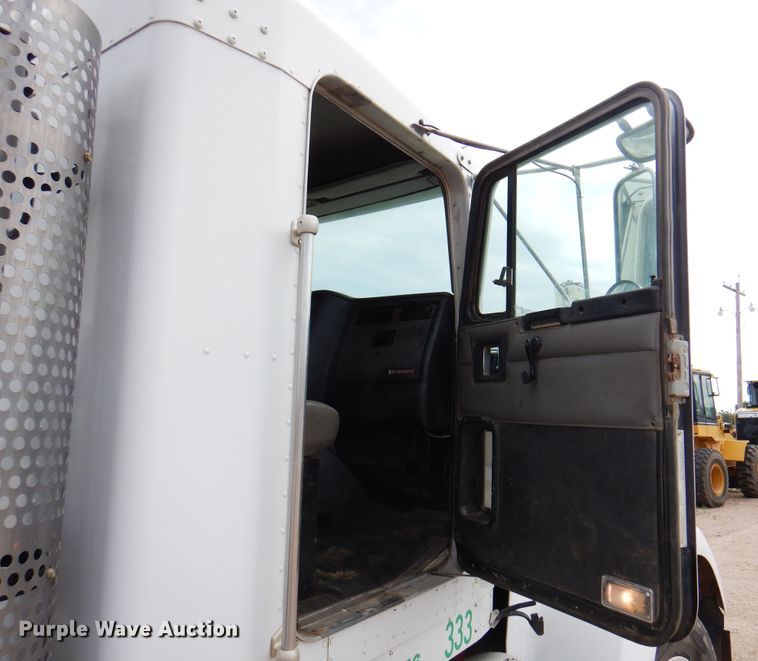 image for item DK8069 2005 Kenworth W900  semi truck