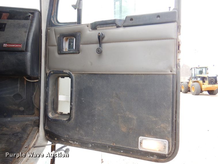 image for item DK8069 2005 Kenworth W900  semi truck