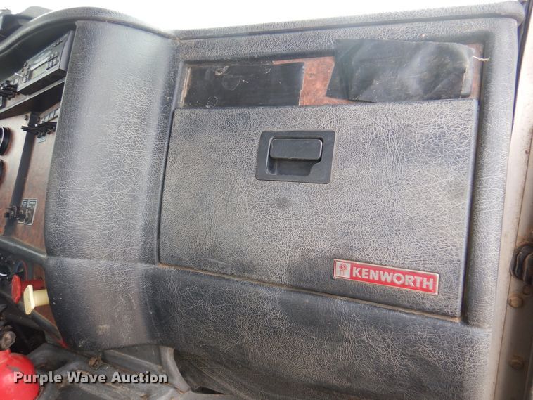 image for item DK8069 2005 Kenworth W900  semi truck