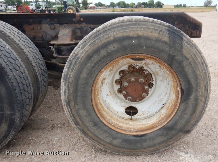 image for item DK8069 2005 Kenworth W900  semi truck