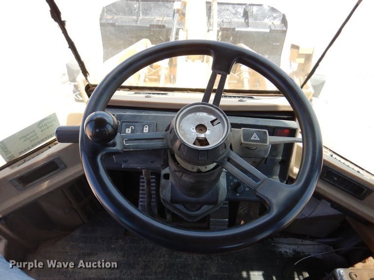 image for item DK8071 1995 Caterpillar 924F  wheel loader