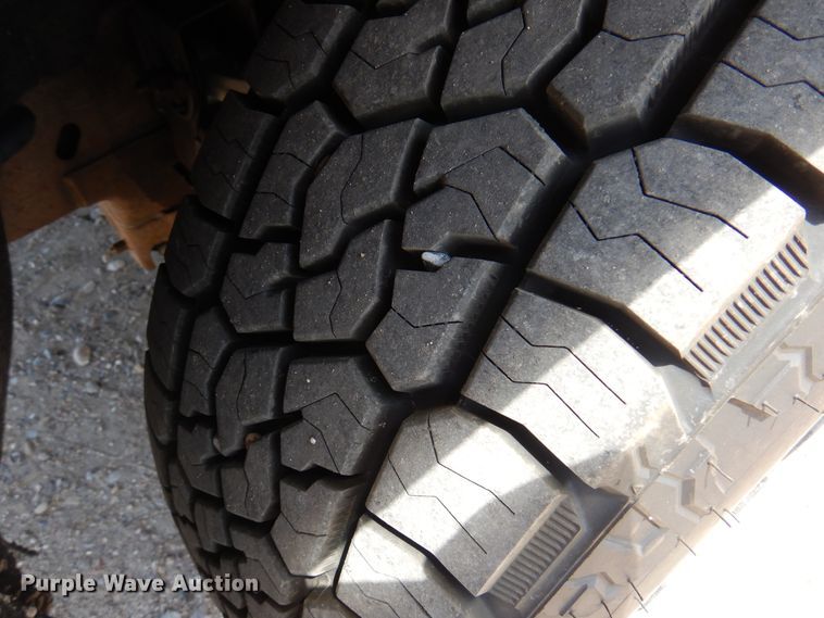 image for item DK8072 2015 Chevrolet Silverado 1500  flatbed pickup truck