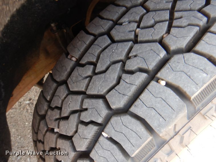 image for item DK8072 2015 Chevrolet Silverado 1500  flatbed pickup truck