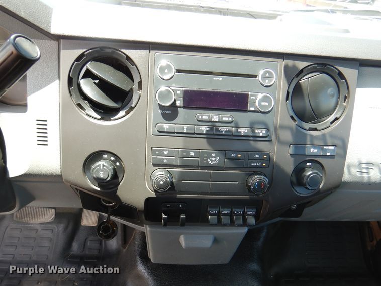 image for item DK8073 2015 Ford F350 Super Duty  bale bed pickup truck