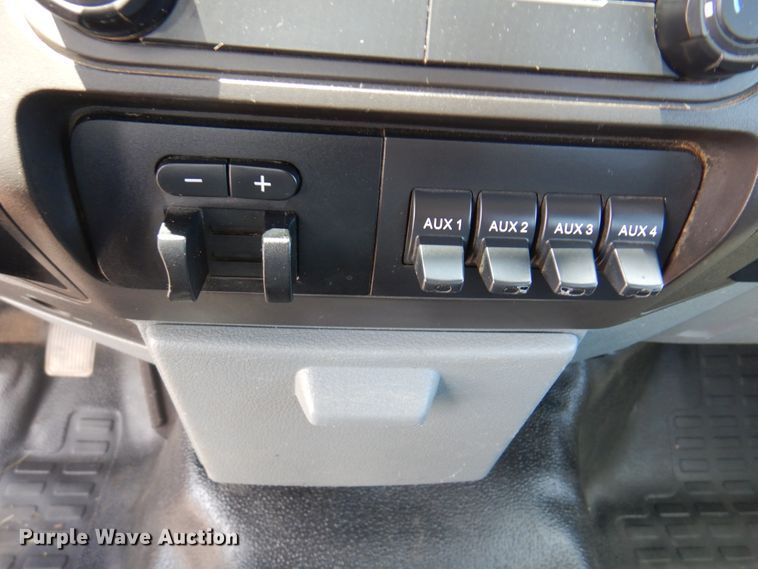 image for item DK8073 2015 Ford F350 Super Duty  bale bed pickup truck