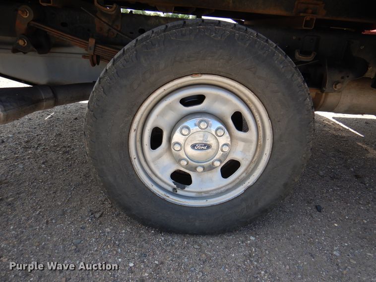 image for item DK8073 2015 Ford F350 Super Duty  bale bed pickup truck