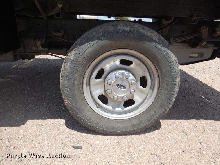 image for item DK8073 2015 Ford F350 Super Duty  bale bed pickup truck