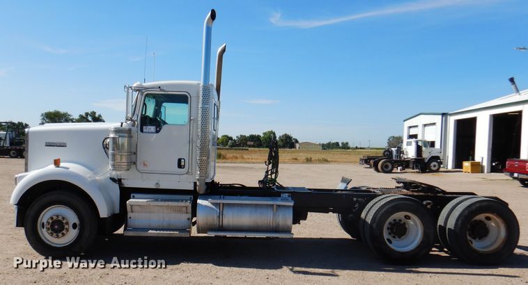 image for item DK8075 2011 Kenworth W900  semi truck
