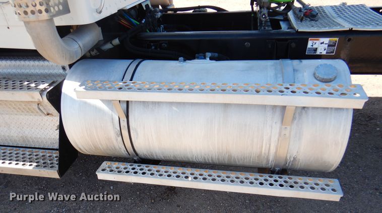 image for item DK8075 2011 Kenworth W900  semi truck