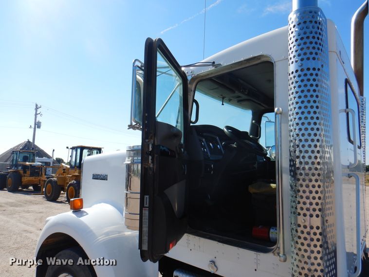 image for item DK8075 2011 Kenworth W900  semi truck