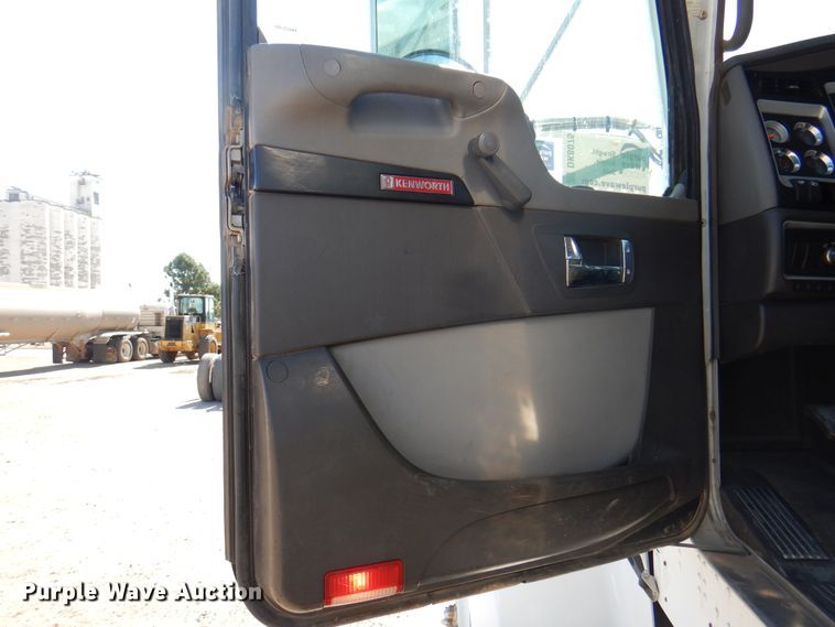 image for item DK8075 2011 Kenworth W900  semi truck