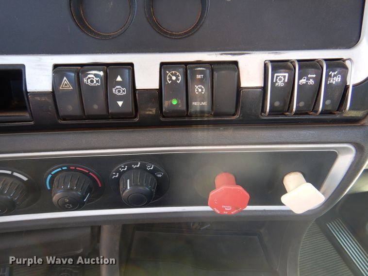 image for item DK8075 2011 Kenworth W900  semi truck