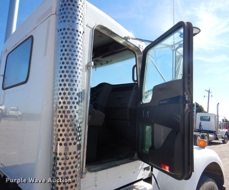 image for item DK8075 2011 Kenworth W900  semi truck