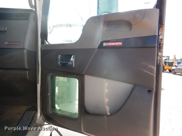 image for item DK8075 2011 Kenworth W900  semi truck