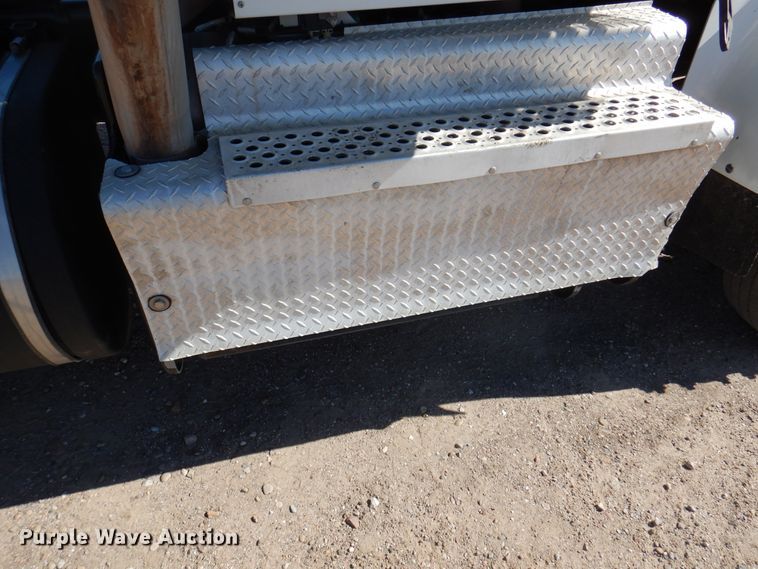 image for item DK8075 2011 Kenworth W900  semi truck