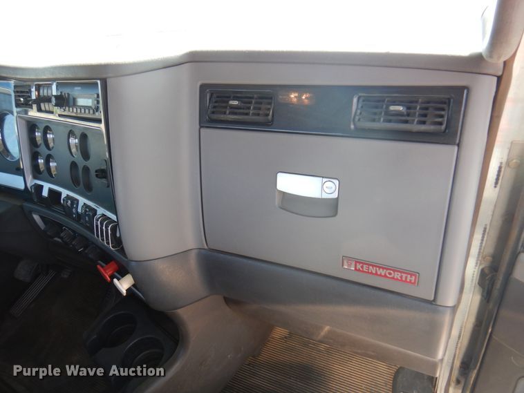 image for item DK8075 2011 Kenworth W900  semi truck