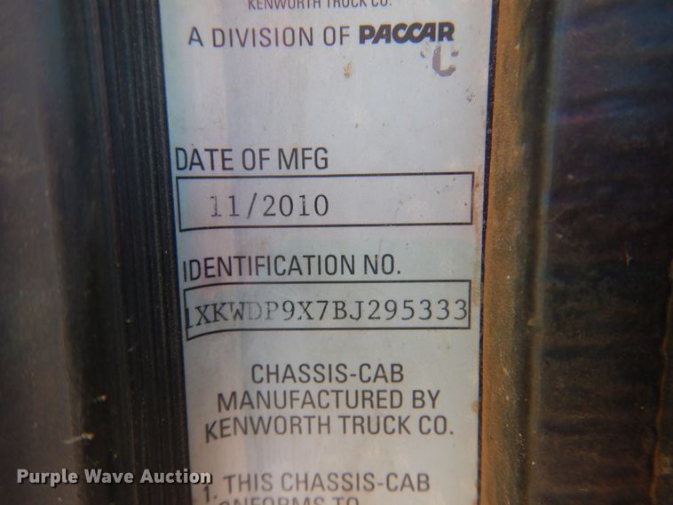 image for item DK8075 2011 Kenworth W900  semi truck