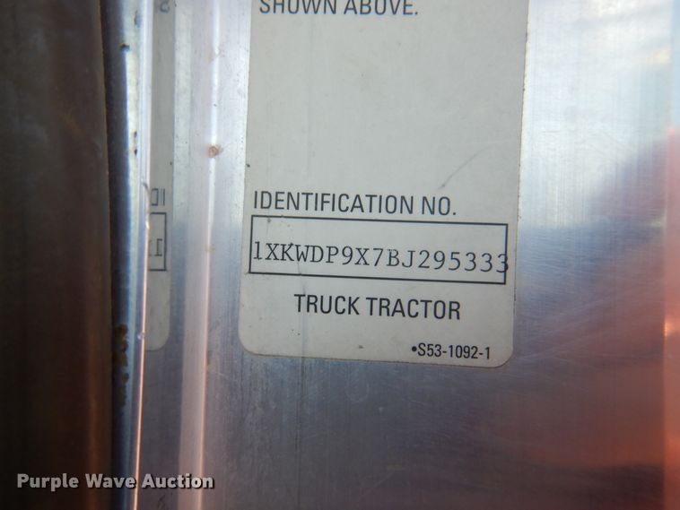 image for item DK8075 2011 Kenworth W900  semi truck