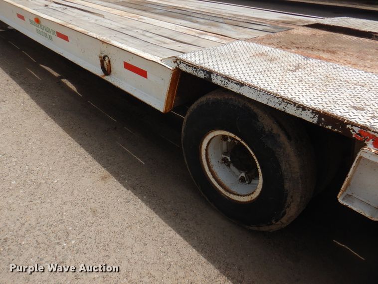 image for item DK8077 1976 Fruehauf  equipment trailer