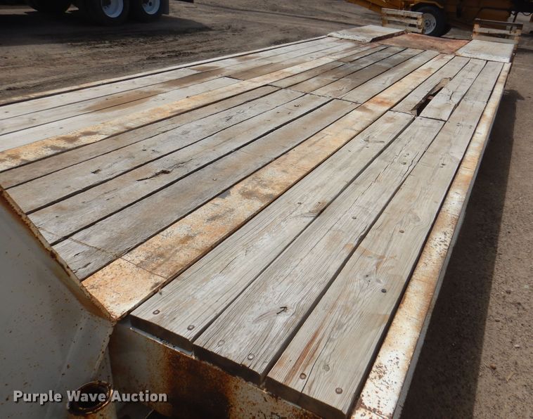 image for item DK8077 1976 Fruehauf  equipment trailer