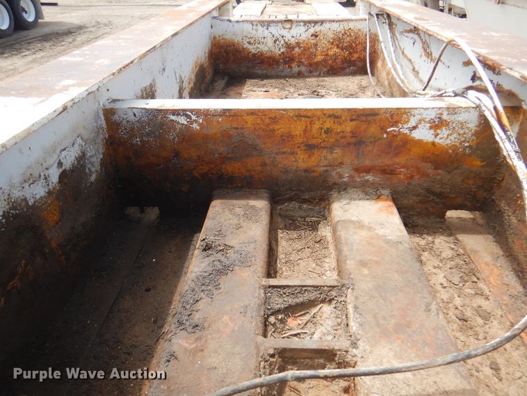 image for item DK8077 1976 Fruehauf  equipment trailer