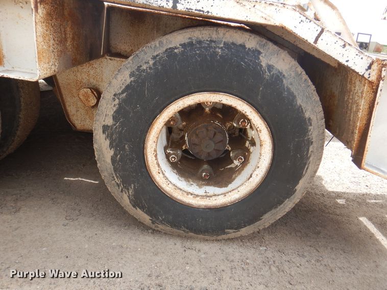 image for item DK8077 1976 Fruehauf  equipment trailer