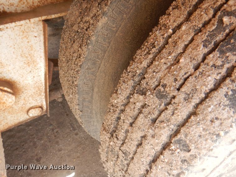 image for item DK8077 1976 Fruehauf  equipment trailer