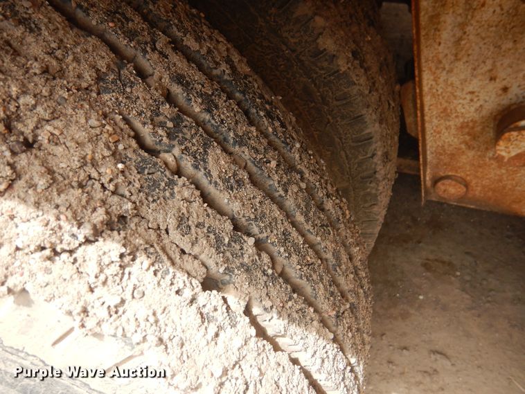 image for item DK8077 1976 Fruehauf  equipment trailer