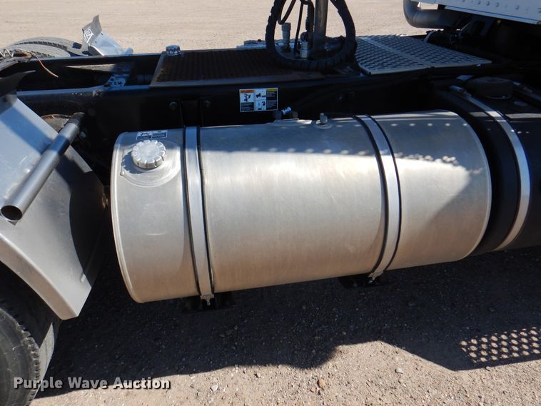 image for item DK8079 2012 Kenworth W900  semi truck