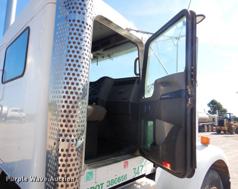 image for item DK8079 2012 Kenworth W900  semi truck