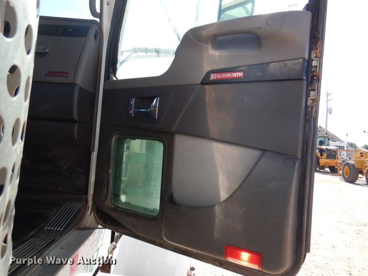 image for item DK8079 2012 Kenworth W900  semi truck