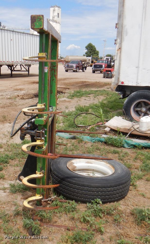 image for item DK8082 80"W bale grapple