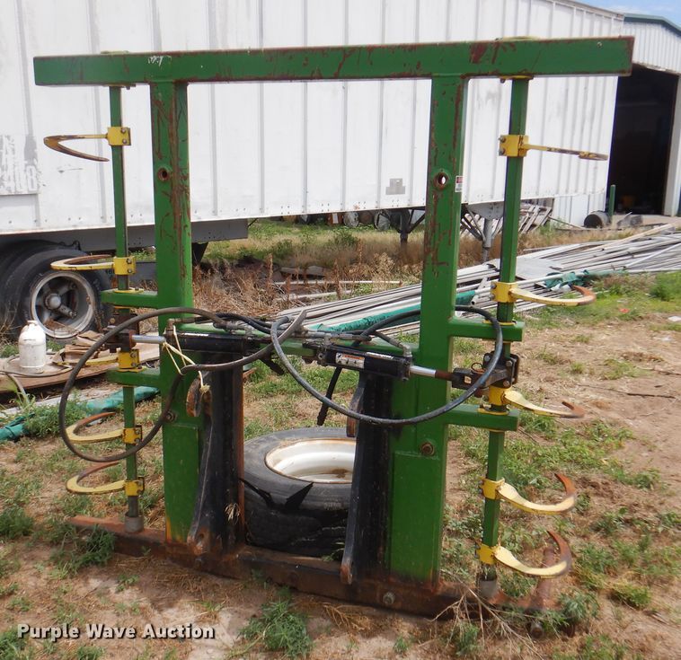 image for item DK8082 80"W bale grapple