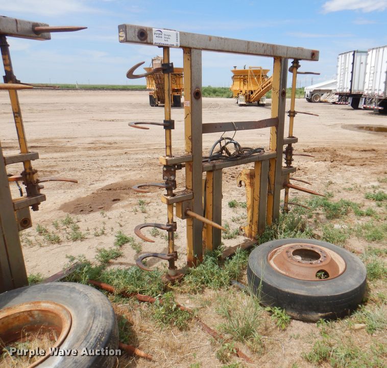 image for item DK8083 80"W bale grapple