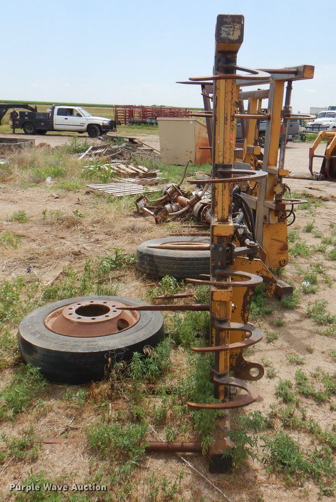 image for item DK8083 80"W bale grapple